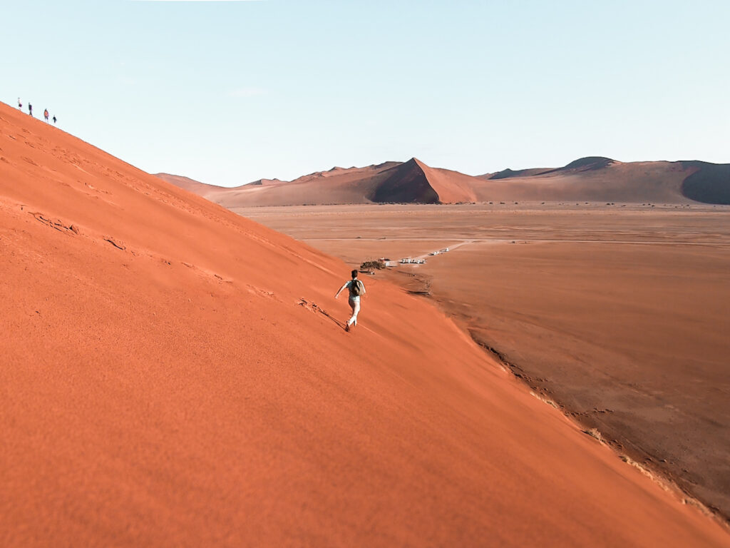 Yoeri rent naar beneden vanaf Dune 45