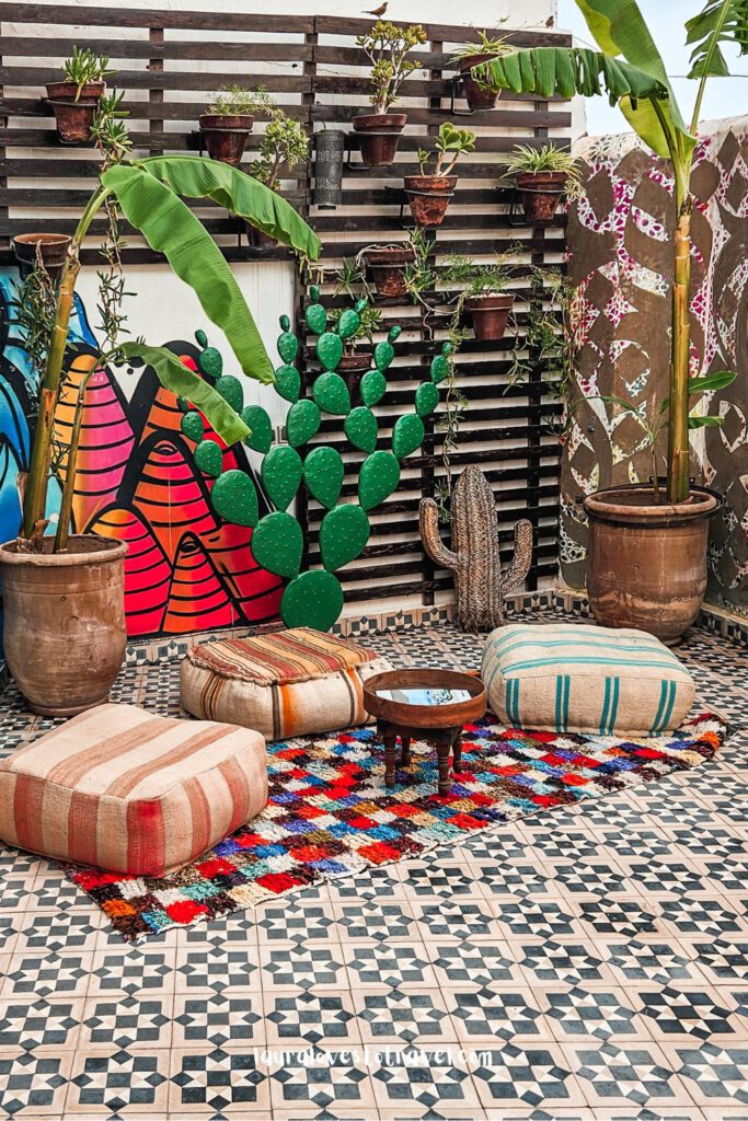 Een terrasje bij een restaurant in Marrakech