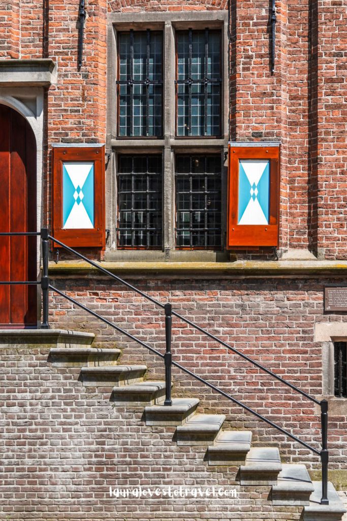 De ingang van het oude Raadhuis in Kampen