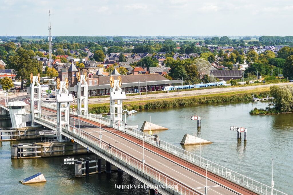 Uitzicht op het treinstation van Kampen