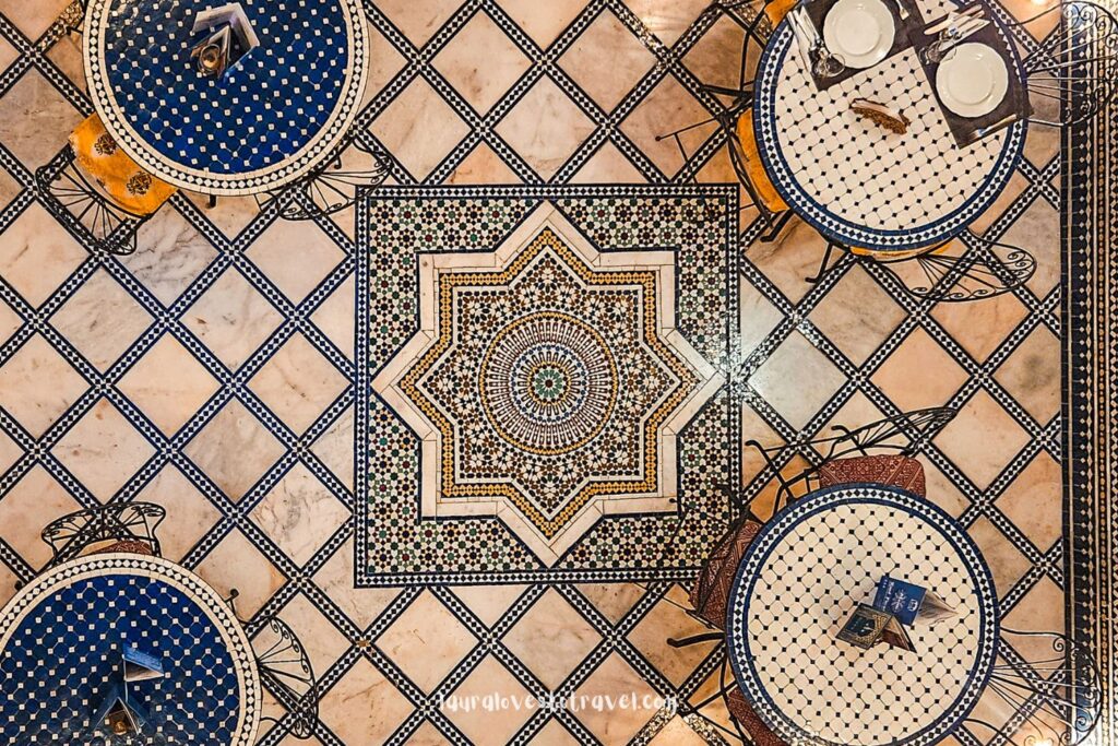 Bovenaanzicht op een restaurant in Marrakech