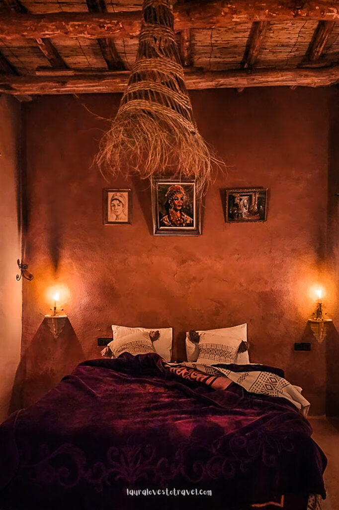 Riad Kasbah Tebi in Aït Ben Haddou wordt volledig verlicht met kaarslicht