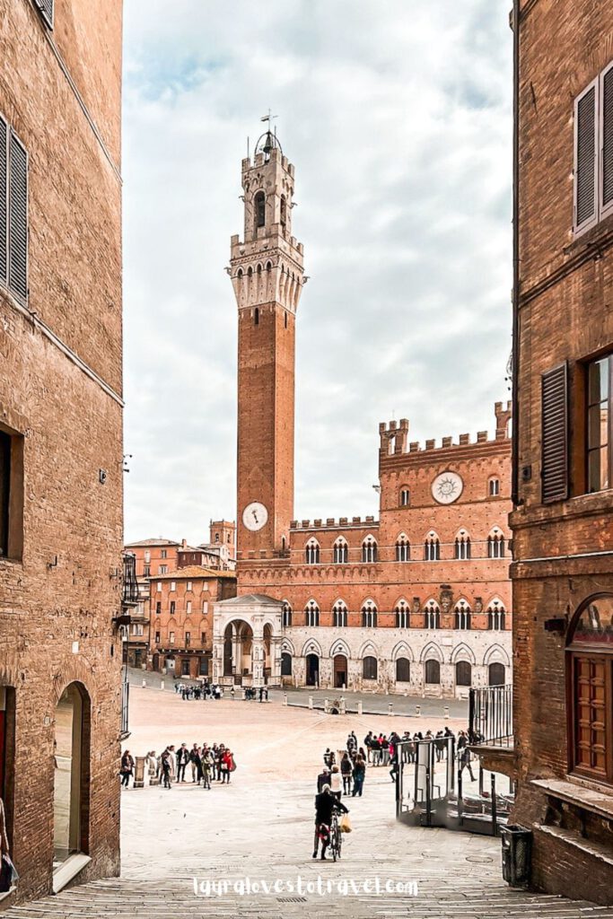 View on the main square of Siena, Piazza del Campo