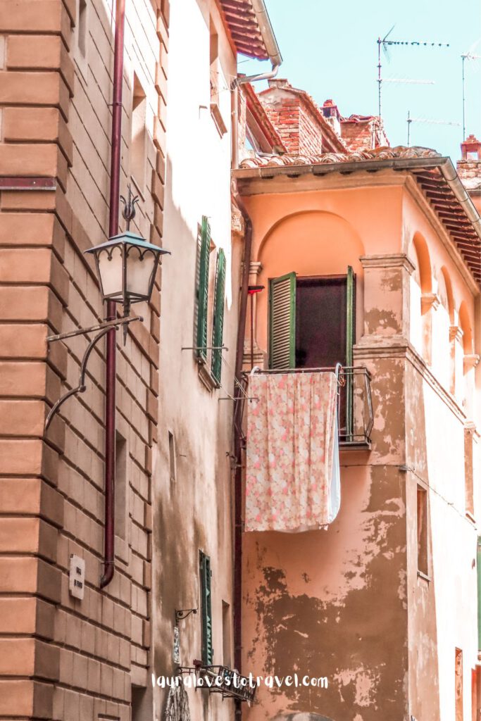 A glimpse into local life in Montepulciano. Laundry is hanging out to dry in the sun