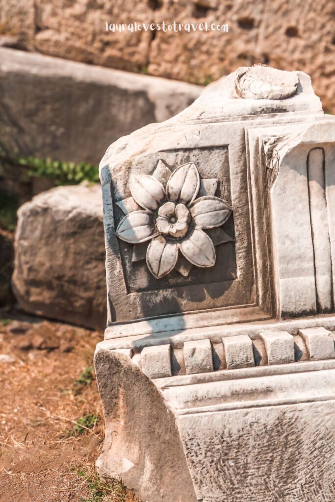 Detailed image of one of the ruins in Rome