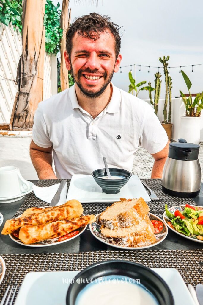 Yoeri with an elaborate breakfast with msemen and cake in Marrakech
